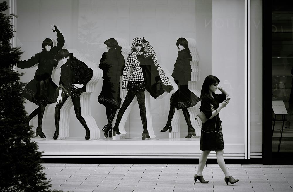 Behind the Scenes: What Are the Fashion Scandals That Reshaped This Industry?