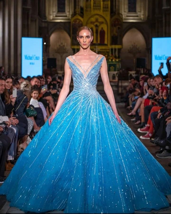 PARIS FASHION SHOW 2025