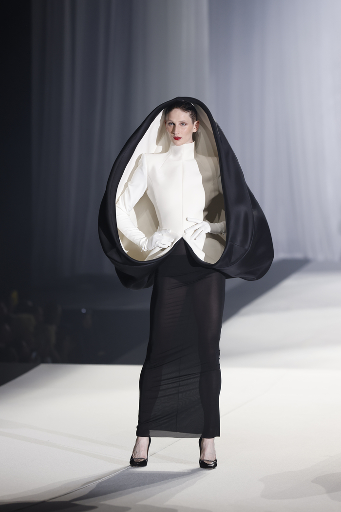 Stephane Rolland Haute Couture FW24/25 Paris Fashion Week